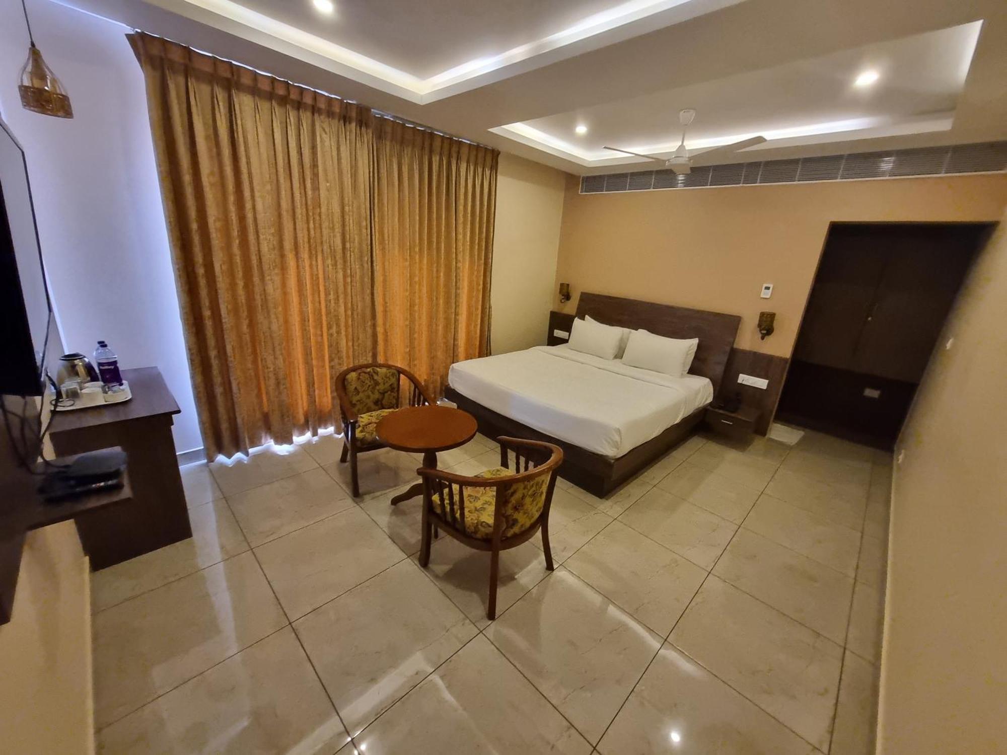Hotel Plutus Residency Auroville Esterno foto